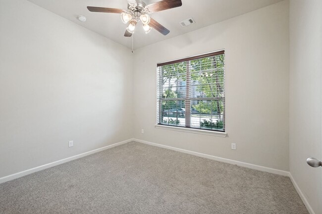 Building Photo - Beautiful 2-Bedroom + Study Home in the Highly Desirable Viridian Community!