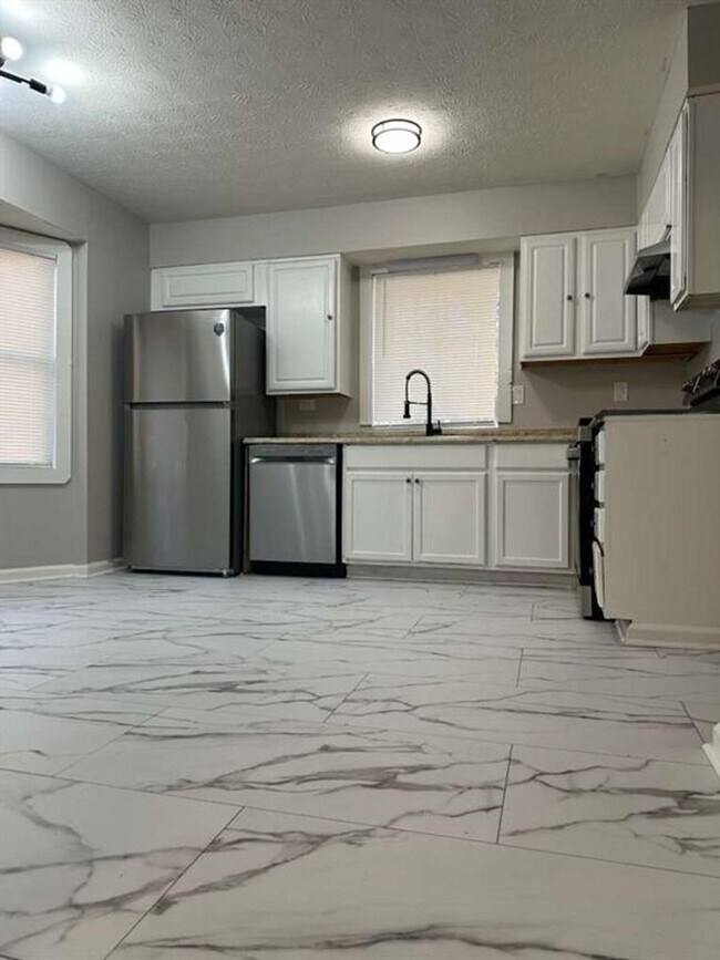 Building Photo - Renovated 3 Bedroom, 1.5 Bath Townhome for Rent in Lilburn