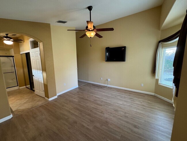 Building Photo - DEL WEBB 55+ Adult Community in Roseville!