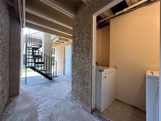 Building Photo - 5804 Circulo Dr