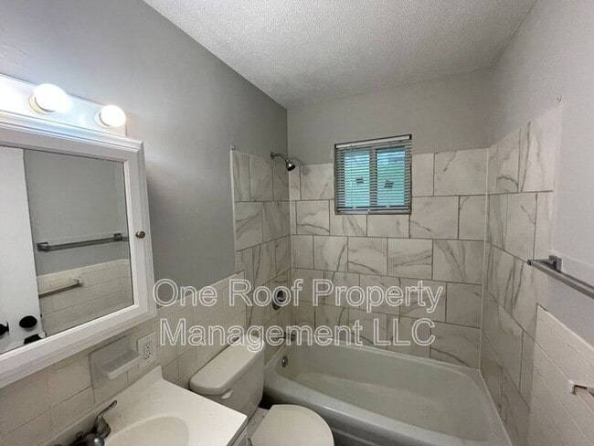 Building Photo - 636 N 31 St