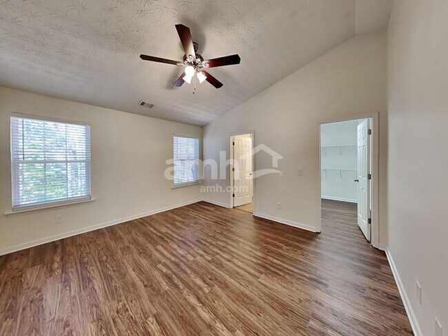 Building Photo - 330 Meadows Ln