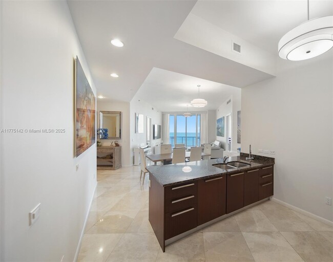 Building Photo - 16001 Collins Ave