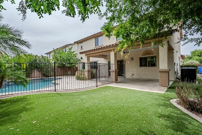 Building Photo - 2744 E Donato Dr