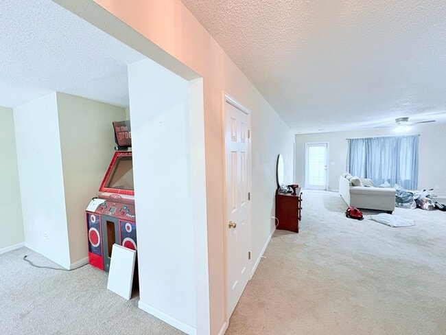 Building Photo - 504 Kingsman Ln