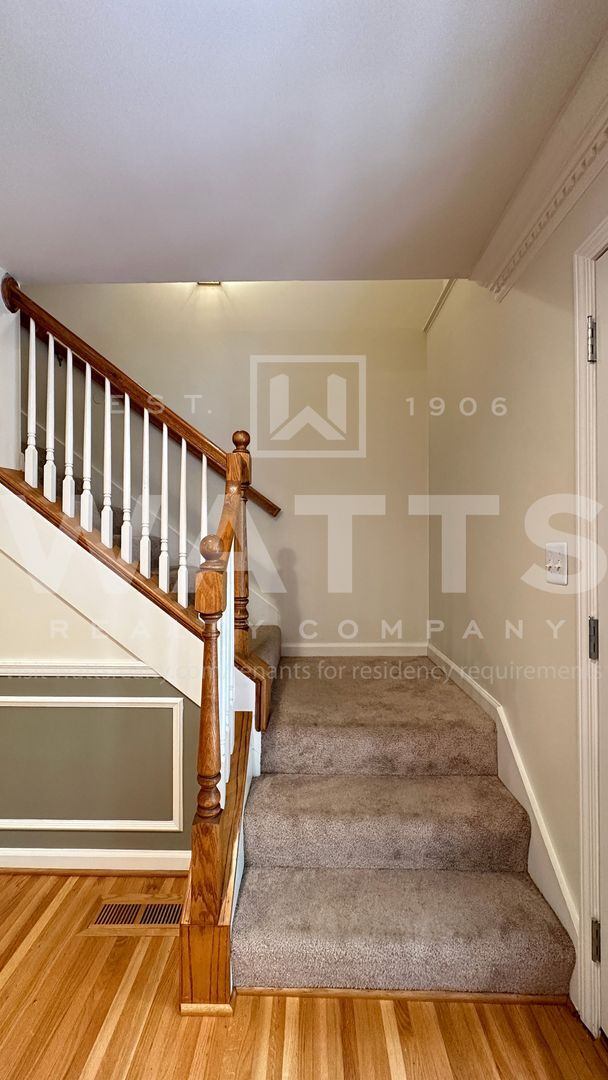 Building Photo - 4 Bedroom, 4.5 Bath Home in Heart of Hoover