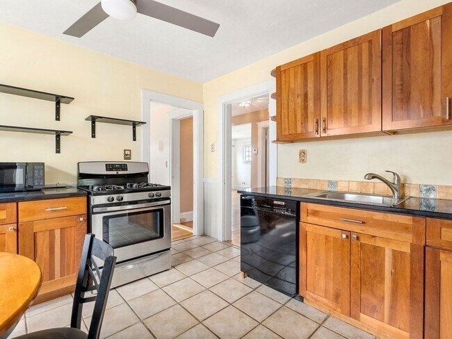 Building Photo - 225-227-227 Trapelo Rd