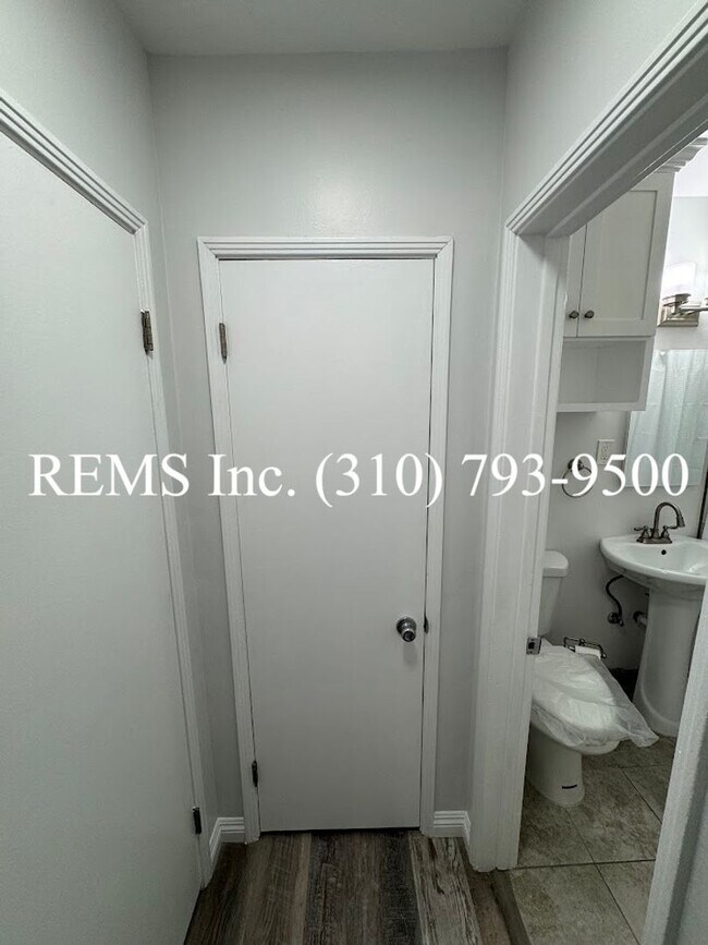 Building Photo - Remodeled 1 Bedroom Apartment in Hermosa B...