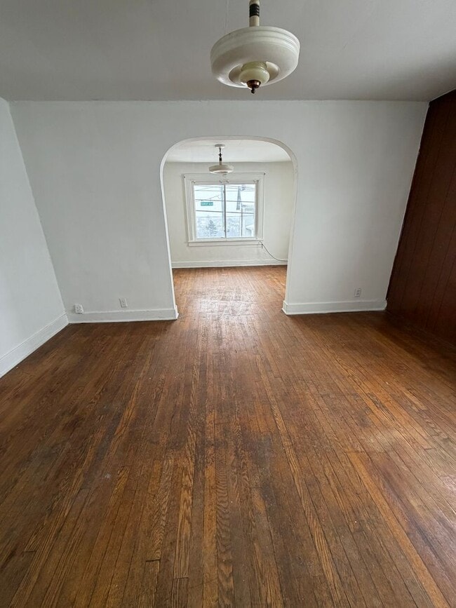 Building Photo - 2528 Sunset Blvd