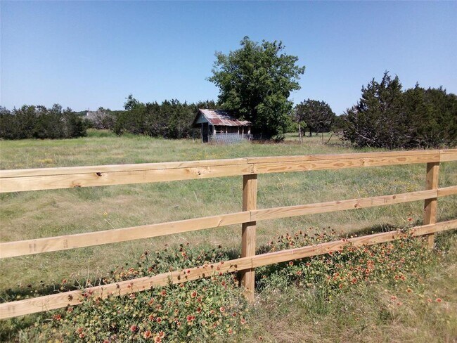 Building Photo - 51 Private Rd 901