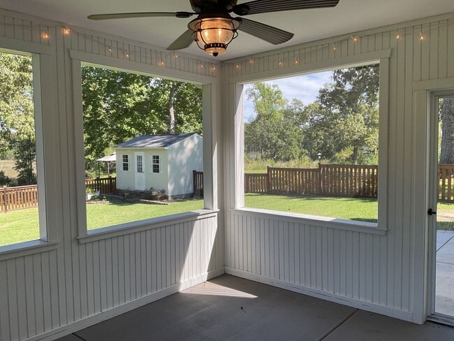 Building Photo - 4 Bedroom 2.5 Bathroom located in Old Mill...