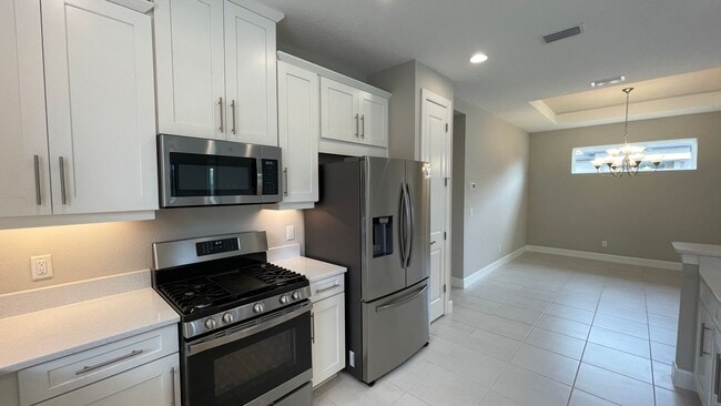 Building Photo - Unfurnished Annual Rental
