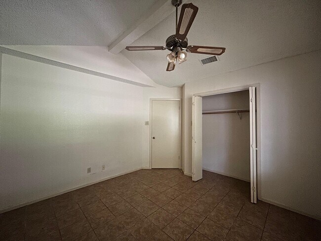 Building Photo - 115 Allen Dr