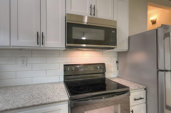 Building Photo - 9574 Darkwood St