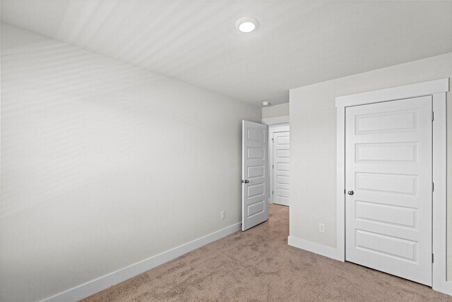 Building Photo - Brand New Townhome- Bike to the beach!!!