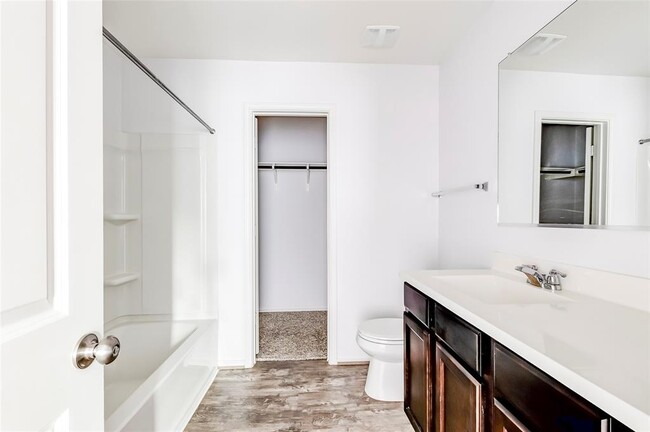 Building Photo - 772 Circle Wy