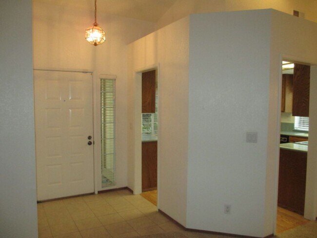 Building Photo - Woodcreek Oaks area home.