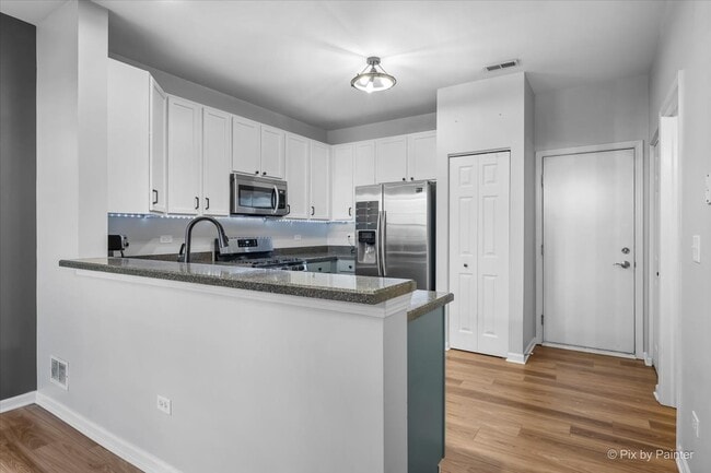 Building Photo - 509 Lakeside Ct
