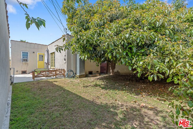 Building Photo - 3111 W 69th St