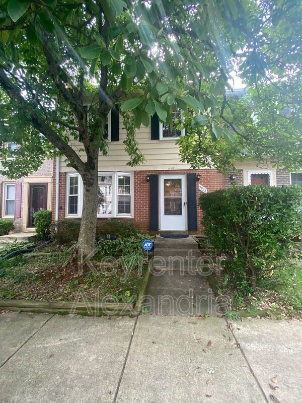 Building Photo - 5923 Kara Pl