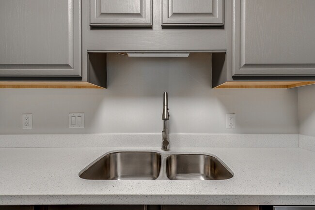 Building Photo - 3260 Cypress Ln