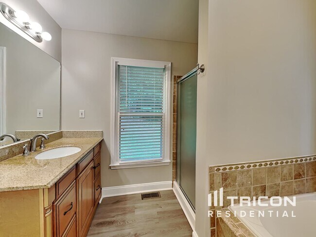 Building Photo - 220 Pepperdine Way