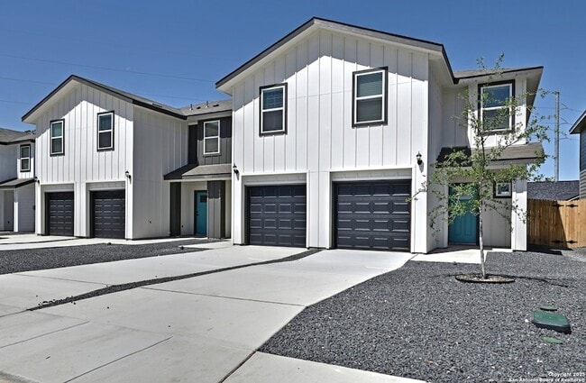 Building Photo - 11323 Clearmine St