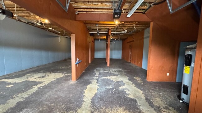 Building Photo - 5685 Hyacinth Ln