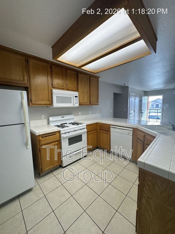 Building Photo - 2547 W Lark Ave