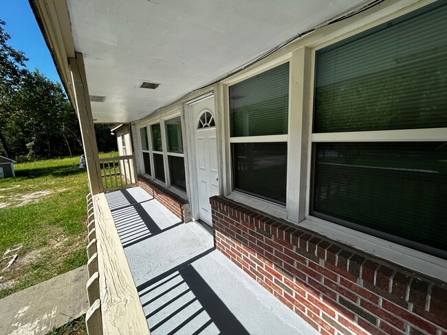 Building Photo - 461 Sweetwater Cir