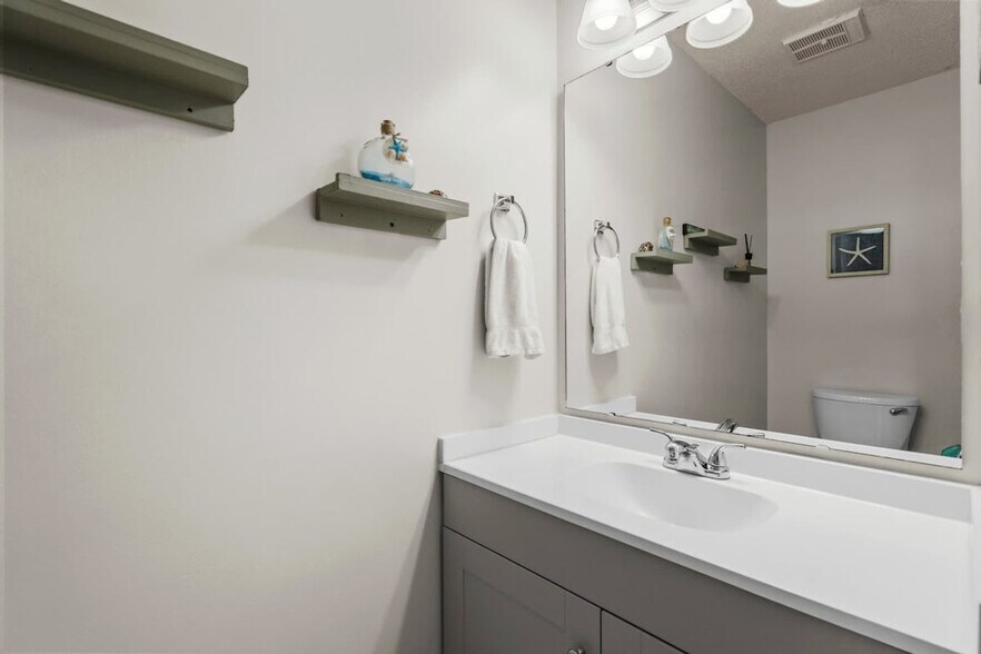 Building Photo - 5508 Long Ave Ext