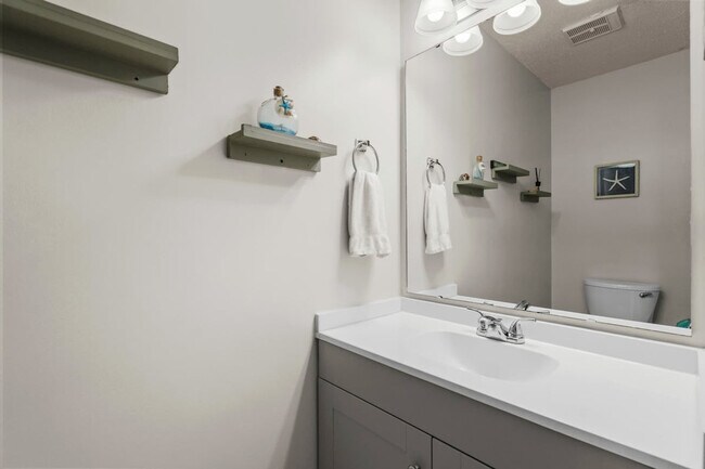 Building Photo - 5508 Long Ave Ext