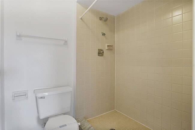 Building Photo - 5223 Vineland Rd