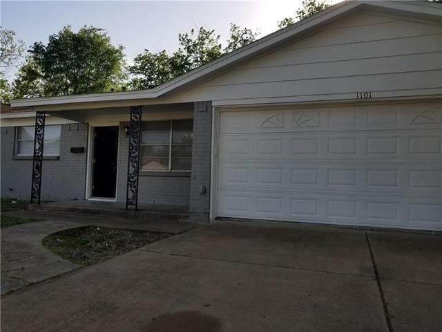 Primary Photo - 1101 Russell Ln
