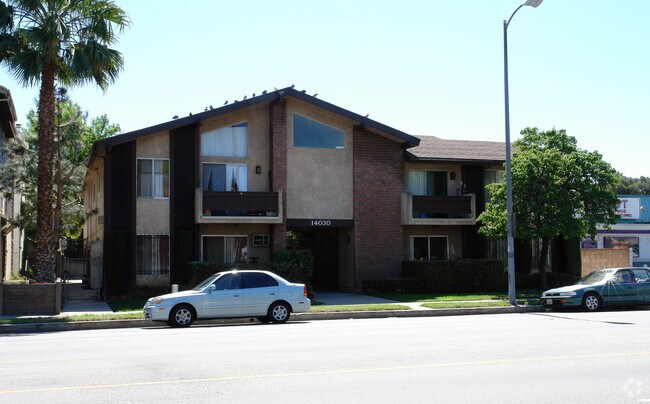 Building Photo - 14030 Vanowen St