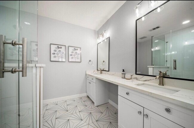 Building Photo - 1635 Castle Ct