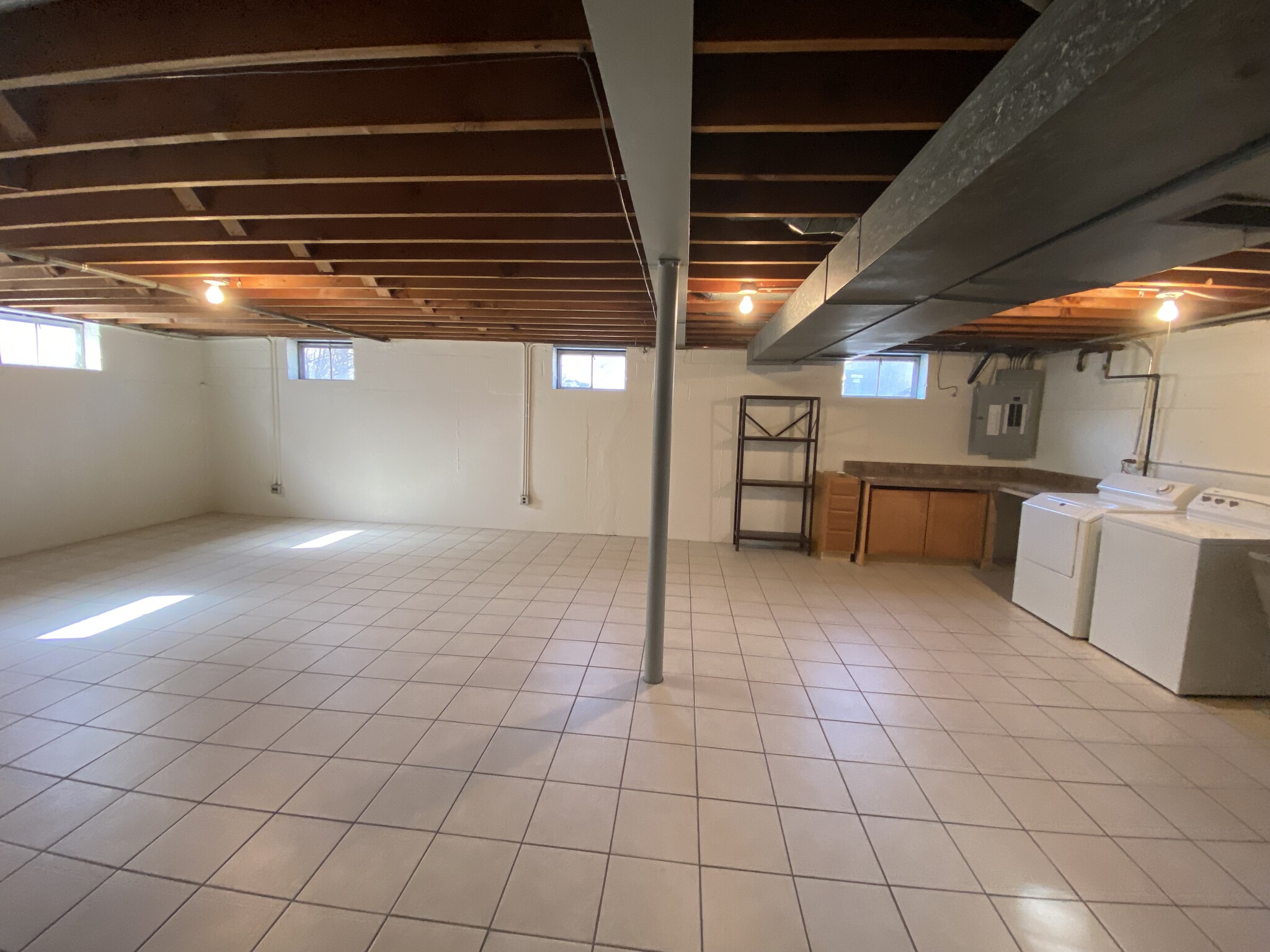 Building Photo - 716 N La Grange Rd