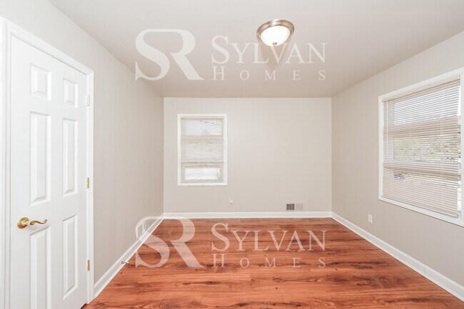 Building Photo - Come quick and see this 3Bed, 1Bath home!