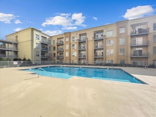 Building Photo - Charming 2BR Condo in Atlanta