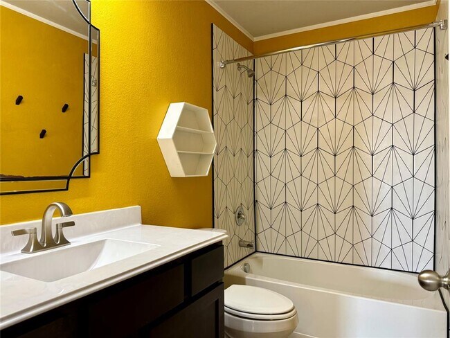 Building Photo - 1293 Nevarez