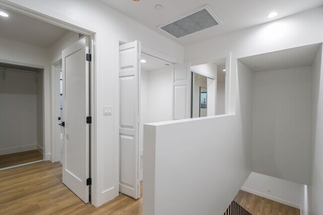 Building Photo - 4647 Pickford St