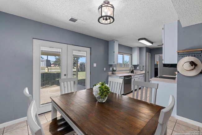 Building Photo - Well-Maintained 3-Bedroom Home – Ideal for Students & Professionals!