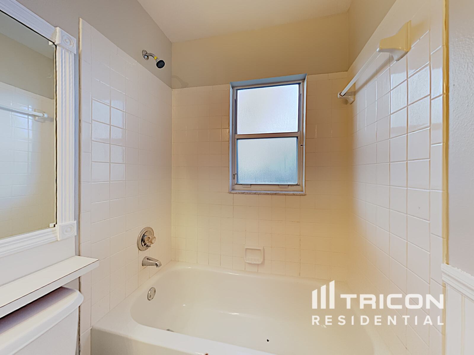 Building Photo - 3910 Creek Woods Dr