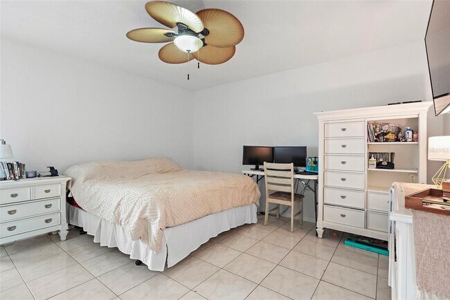 Building Photo - 5542 19th Ave N