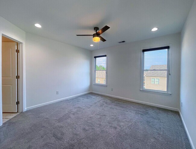 Building Photo - Newer Construction Farmhouse Style Home!