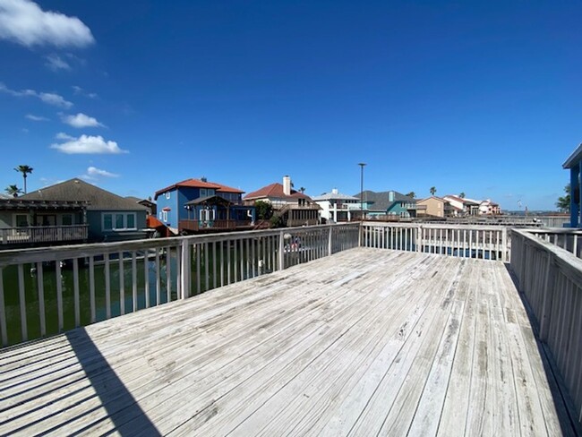 Building Photo - Updated, Waterfront Home w/ Boatlift and Yard