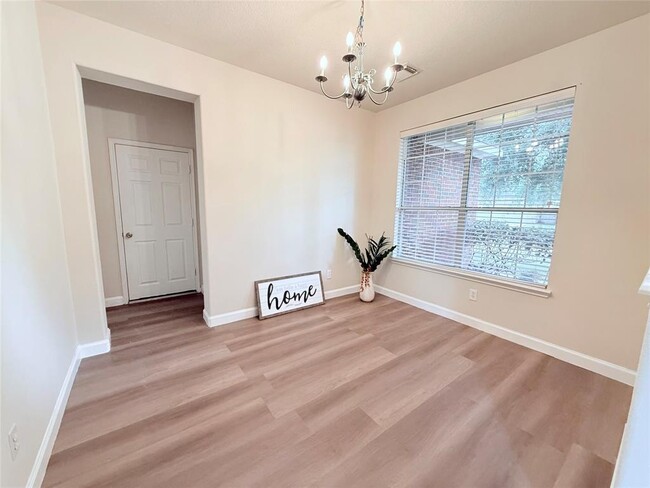Building Photo - 26430 Richwood Oaks Dr