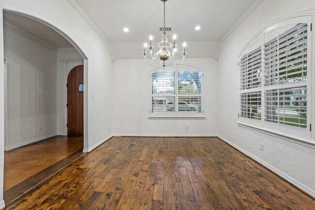 Building Photo - 3744 W Biddison St