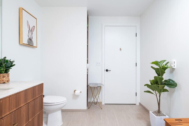 Building Photo - 212 Stuart St