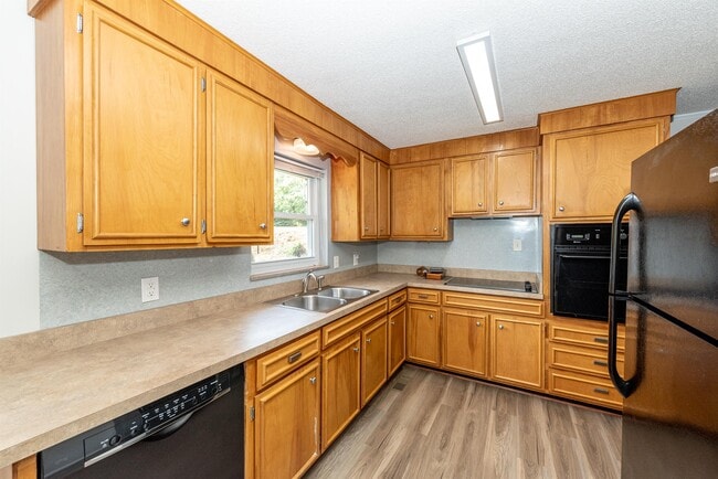 Building Photo - 2900 Troy Ave